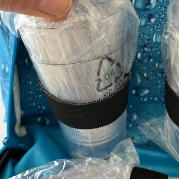 NWOT* Thermos brand cooler/picnic napsack with plastic plate, cups, cutlery - Picture 12 of 15